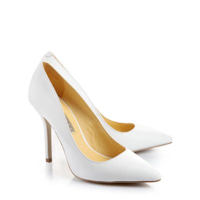 Buffalo Pumps aus wei&szlig;em Leder