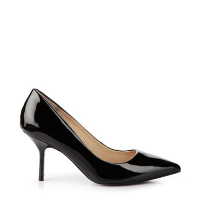 Buffalo Pumps aus schwarzem Lackleder