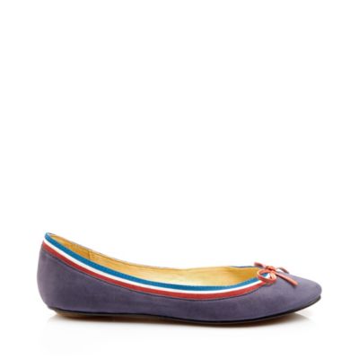 Buffalo Ballerina aus mittelblauem Leder