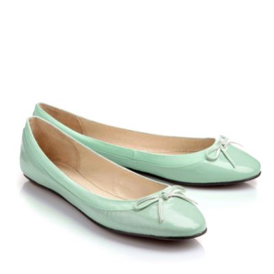Buffalo Ballerina aus mint-gr&uuml;nem Lackleder