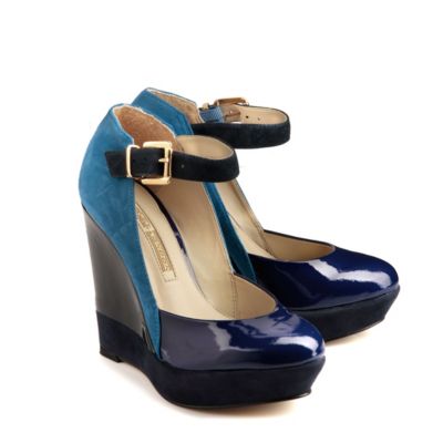 Buffalo Pumps aus Lackleder in dunkelblau