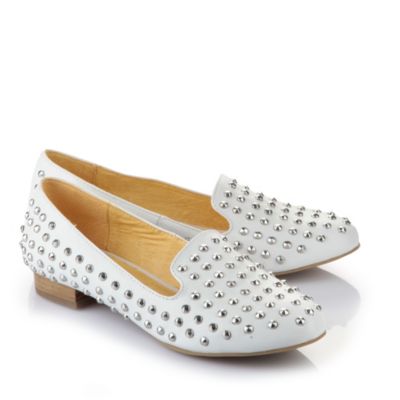Buffalo Loafer mit silber-farbenen Kegelnieten