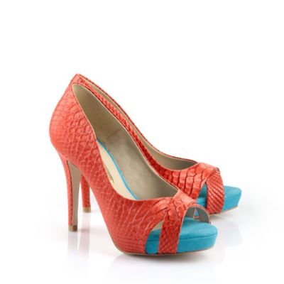 Buffalo Peep Toe aus koralle-farbenem Leder in Reptiloptik und t&uuml;rkis-farbenem Plateau