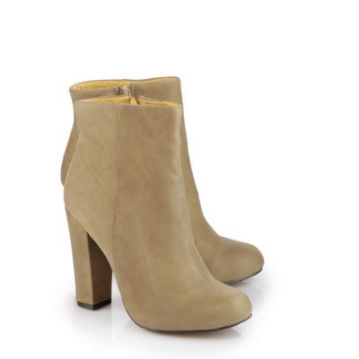 Buffalo Stiefelette aus Nubukleder, used-Optik