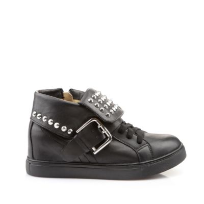 Buffalo Sneaker mit dekorativen Kegelnieten
