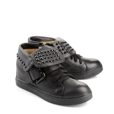Buffalo Sneaker aus Leder mit dekorativen Kegelnieten