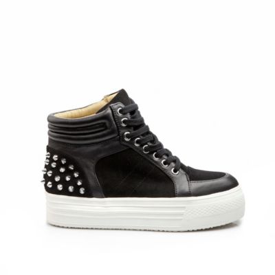 Buffalo Sneaker mit Kegelnieten