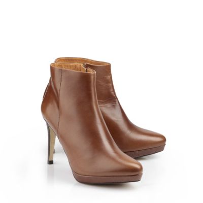 Buffalo Stiefelette aus cognac-farbenem Leder