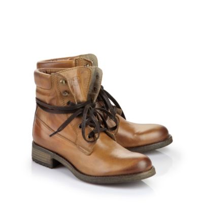 Buffalo Boots aus Leder in used-Optik
