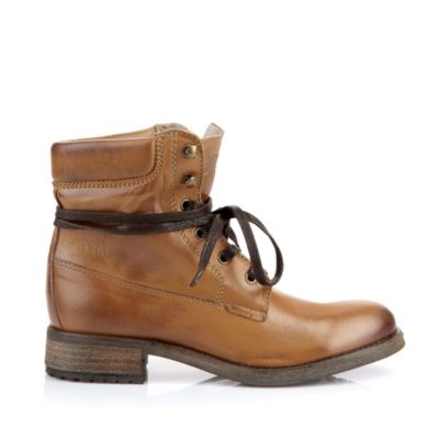 Buffalo Boots aus Leder in used-Optik