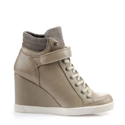 Buffalo Keilsneaker aus beige-farbenem Leder